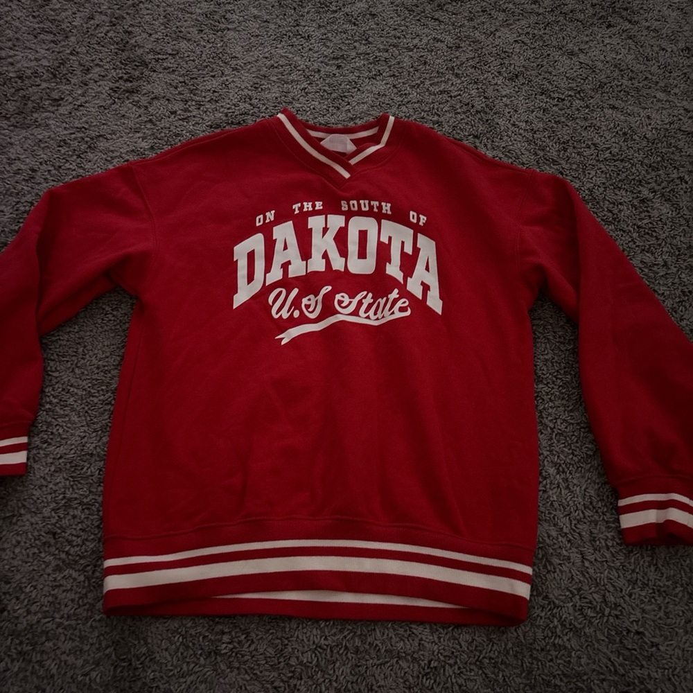 Red Dakota crewneck